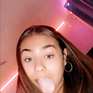 Meet your Posher, Desiree